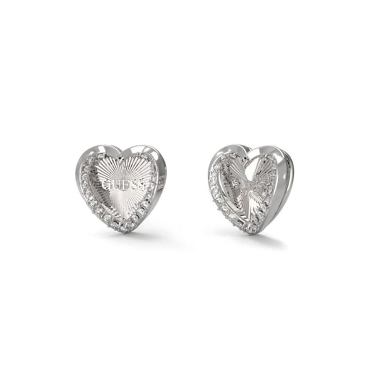 Brincos Guess Mon Amour prateados compridos com corações pendentes e cristais.