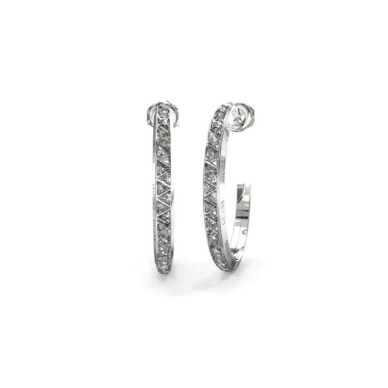 Brincos Guess Trinity prateados, argolas com textura triangular adornada por cristais.