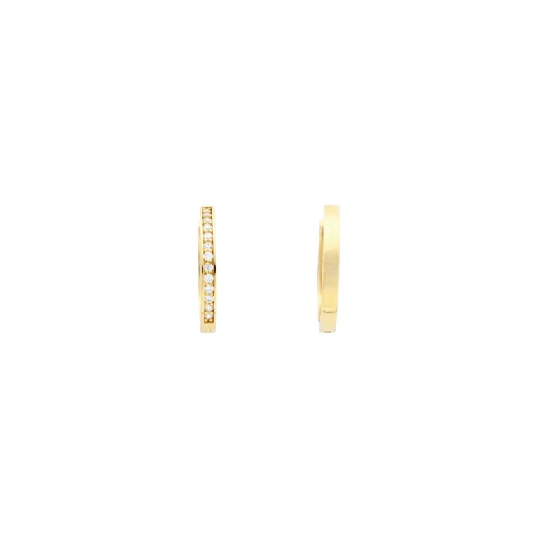 Argolas de ouro reversíveis com um lado com pedras e outro liso. Verso
